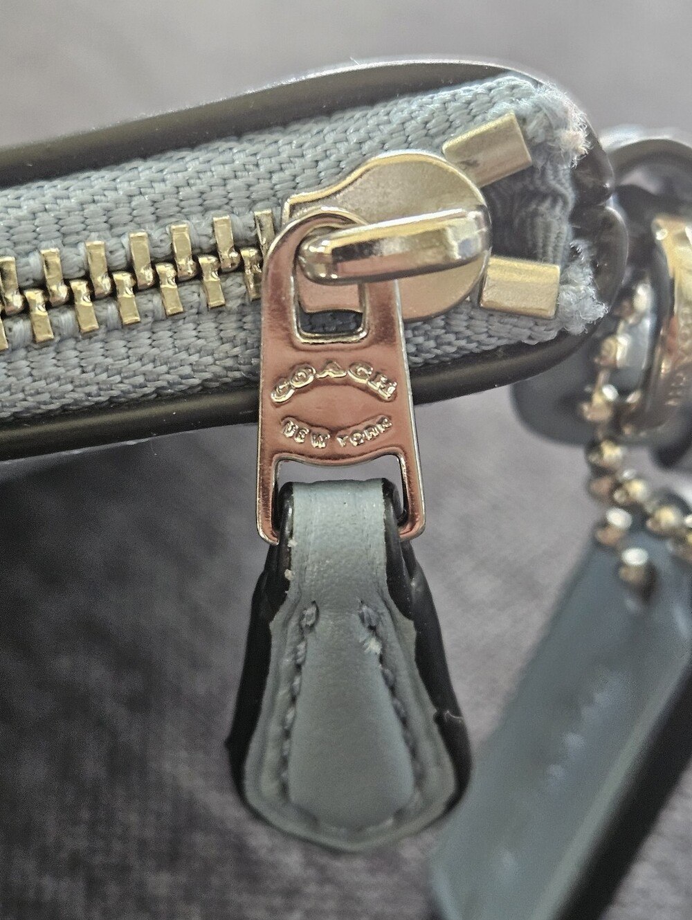 COACH Bee Embossed Leather Wristlet No. 58365 (Corn Flower Blue) - Picture 5 of 9